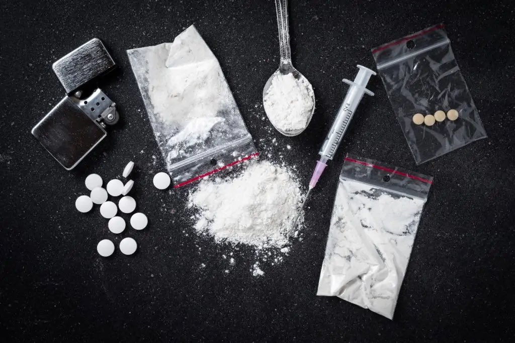 Poo_Crave's tweet image. Ellen Pompeo reveals she was reportedly stopped by TSA at the airport for packing illicit drugs:
“They literally held me for an hour, and they brought the bomb squad in.”