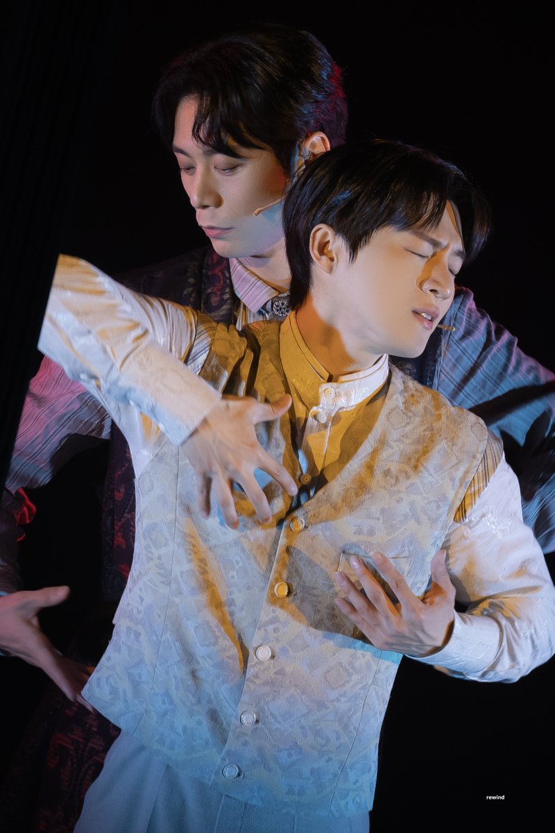 rewind_zip's tweet photo. 250603 와일드 그레이 스페셜 커튼콜 :: 살로메      

알프레드 더글라스 役 #김리현 배우님   
오스카 와일드 役 #주민진 배우님 https://t.co/DVs4NEoWuq