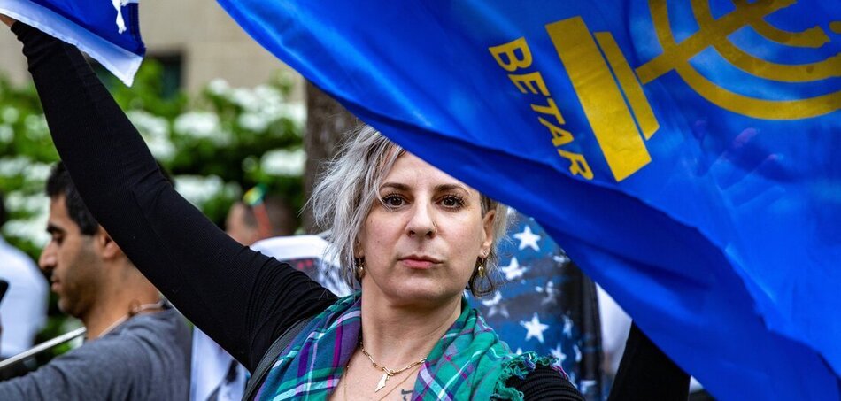 »Jüdische Volksgenossen«

Zionistische Ultrarechte wollen auch in Deutschland israelische Zustände  herstellen. Jabotinsky-Jünger, Kahane-Fans und IDF-Veteranen hielten im  September 2024 ein Treffen als »Betar Germany« ab. (jW+)

Von <a href="/WittStahl/">Susann Witt-Stahl</a> 
jungewelt.de/artikel/501210…