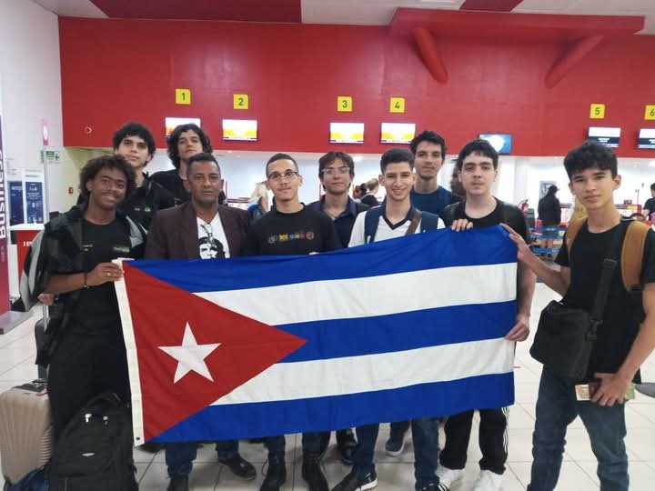 En la Olimpiada Internacional de TI, nuestros estudiantes de preuniversitario 🇨🇺 alcanzaron Mención Especial. Reconocimiento para familiares, docentes y  estudiantes . Muchas felicidades!