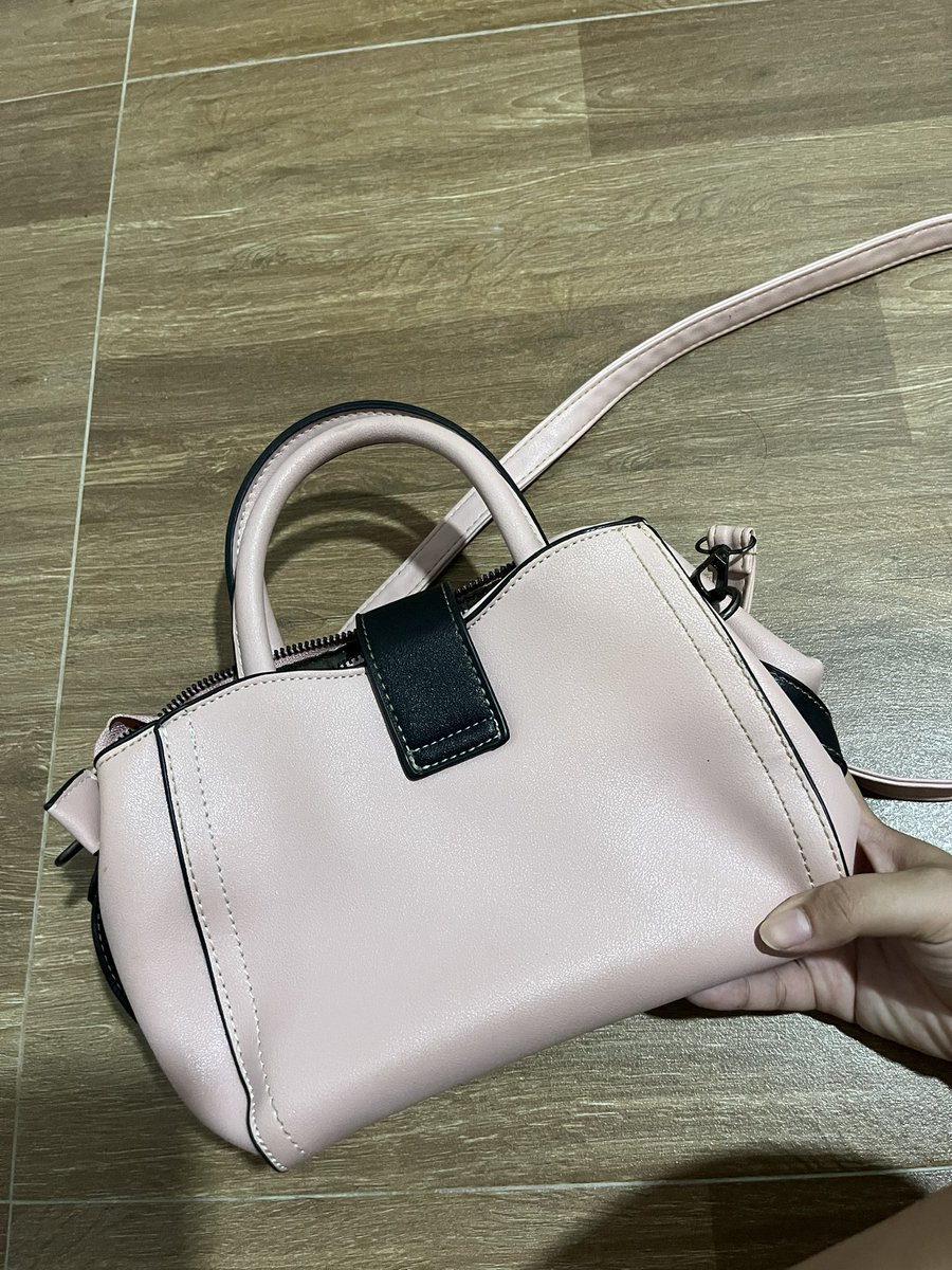 Pajjarigiegrace's tweet photo. ส่งต่อกระเป๋าสะพายเพย์บอยเเท้ 289ส่งฟรีค่า ขายเท 💖🥰#กระเป๋าcoach #กระเป๋ามือสอง #ส่งต่อCoach #ส่งต่อกระเป๋ามือสอง #ส่งต่อกระเป๋า #coachthailand #y2kthailand #ส่งต่อ #ส่งต่อvghbkk #ส่งต่อvgh #payboy #playboy สภาพดีมากก https://t.co/m8lNVKJpVs