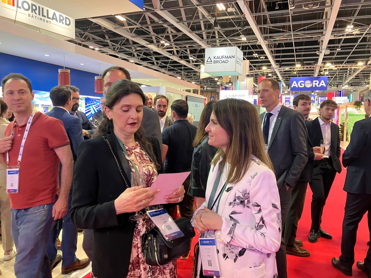 #SalonAMIF

Héria est une startup accompagnée par notre programme #FemmesEntrepreneuses. 

Sa fondatrice, Marie Eugenia Lopez, est sur notre stand pour présenter aux élus sa solution de logement pour les familles en monoparentales.
#Inclusion