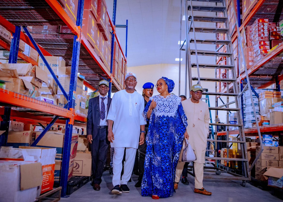 OndoStateOnline's tweet image. BREAKING: Governor @LuckyAiyedatiwa marks 100 days in office with major healthcare milestone! 
Ondo State's upgraded pharma-grade drugs warehouse is now operational, ensuring quality &amp;amp; affordable medicines for citizens #OndoState #HealthcareRevolution