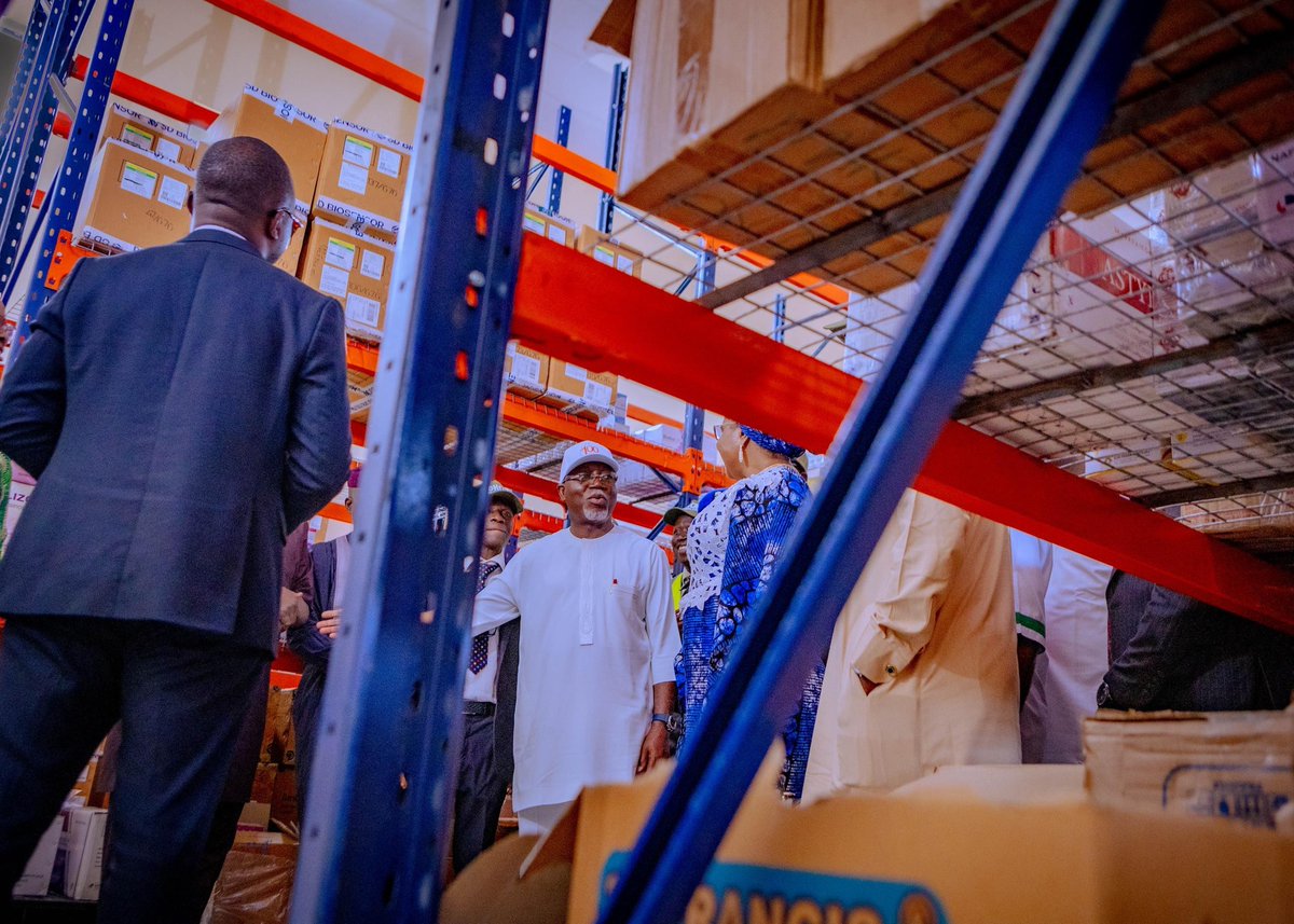 OndoStateOnline's tweet image. BREAKING: Governor @LuckyAiyedatiwa marks 100 days in office with major healthcare milestone! 
Ondo State's upgraded pharma-grade drugs warehouse is now operational, ensuring quality &amp;amp; affordable medicines for citizens #OndoState #HealthcareRevolution