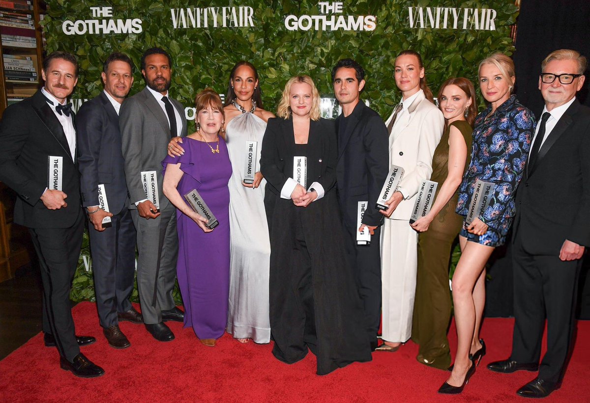 daily handmaid’s tale tweet media