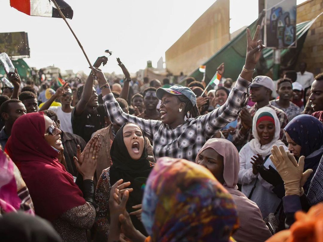 temeldemirer's tweet photo. #Kurtuluşsosyalizmde
3 Haziran 2019: #Sudan'da askeri hükümet paramiliterlerinin, hayat pahalılığını protesto edenleri hedef almasıyla #Hartum katliamı gerçekleşti
UNUTMA(DIK)
SUDAN’IN ÖĞRETTİĞİ/ SİBEL ÖZBUDUN-TEMEL DEMİRER
https://t.co/A2Yd3BBnxw
+ https://t.co/81J0cZuKkE