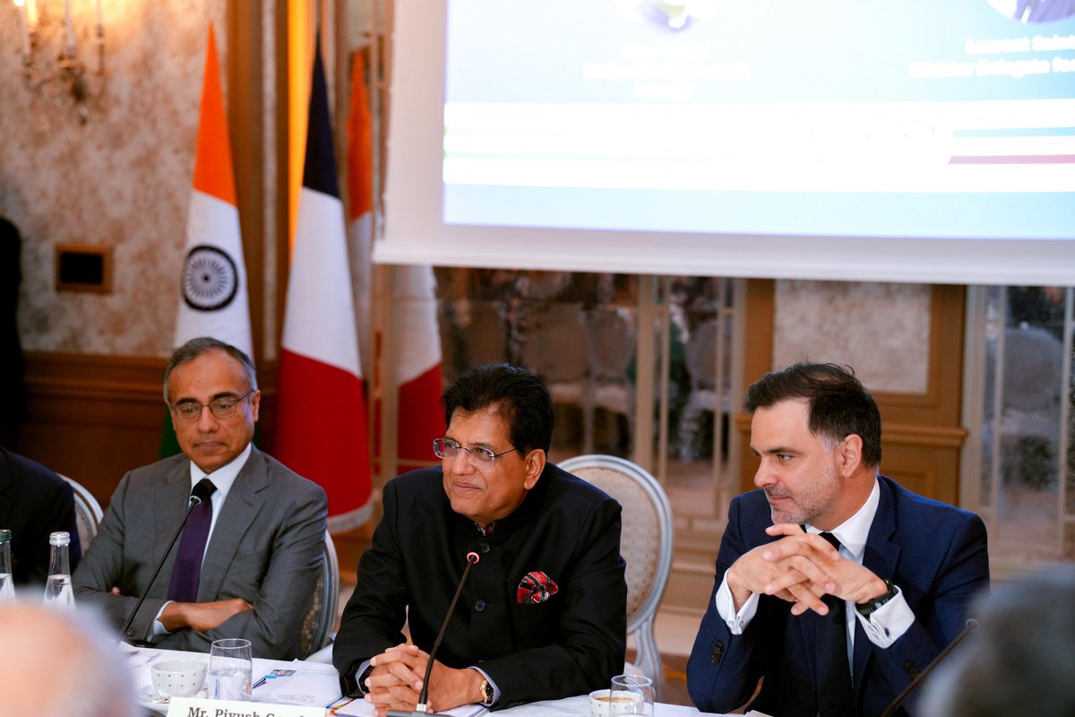 PiyushGoyal's tweet image. Addressed the India-France CEO Forum Small Group Meeting today in Paris along with French Minister Delegate for Foreign Trade and French Nationals Abroad @LaurentSMartin.

During the interactive discussion, attended by Indian &amp;amp; French companies, we covered a wide range of aspects…