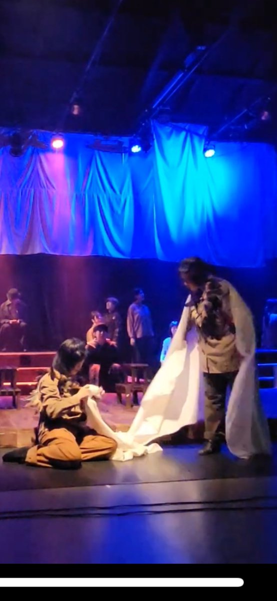 「２疋の大きな鳥が、鋭くかなしく啼きかはしながら、
しめった朝の日光を飛んでいる。」
　　　　
「それはわたくしの妹だ　死んだわたくしの妹だ。」

賢治の詩の2疋の鳥。
賢治の童話のよだかとフクロウとして
登場します。

#宮沢賢治
#ミュージカルカンパニーOZmate
#銀河鉄道に乗って