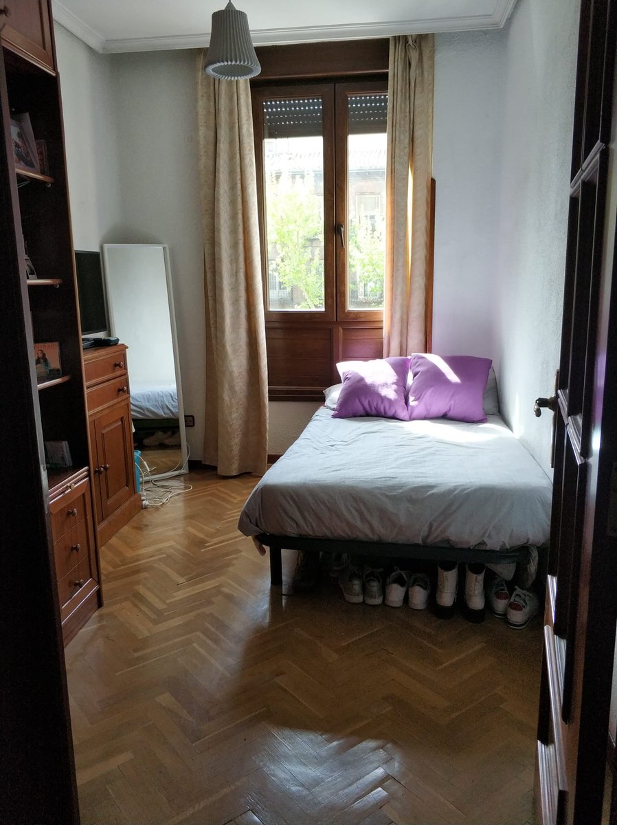 psiquelequele's tweet photo. @__alexisalonso Hola! En mi piso se quedan libres dos habitaciones para entrar en Julio, una más grande y otra más luminosa. Es la zona de Atocha, metro Palos de la Frontera, si te interesa escríbeme y te cuento más. https://t.co/6QOgwlg8Pg