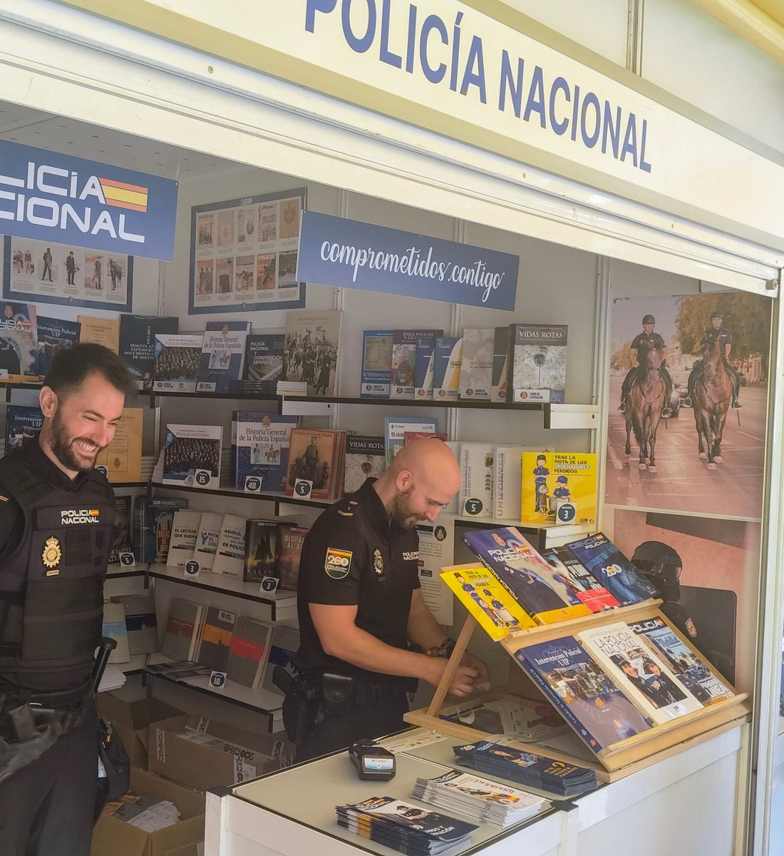 Ministerio del Interior (@interiorgob) on Twitter photo 📚 <a href="/policia/">Policía Nacional</a> te espera en la Feria del Libro de Madrid <a href="/FLMadrid/">Feria del Libro de Madrid</a>
Toma nota:
📍 Caseta 5 · Zona 1 · Parque de El Retiro
🗓️ Hasta el 15 de junio
🔎 Publicaciones de temática policial y muchas sorpresas más
¡Pásate y descubre otra forma de conocer a la Policía Nacional! 👮♂️📖 📚 <a href="/policia/">Policía Nacional</a> te espera en la Feria del Libro de Madrid <a href="/FLMadrid/">Feria del Libro de Madrid</a>
Toma nota:
📍 Caseta 5 · Zona 1 · Parque de El Retiro
🗓️ Hasta el 15 de junio
🔎 Publicaciones de temática policial y muchas sorpresas más
¡Pásate y descubre otra forma de conocer a la Policía Nacional! 👮♂️📖