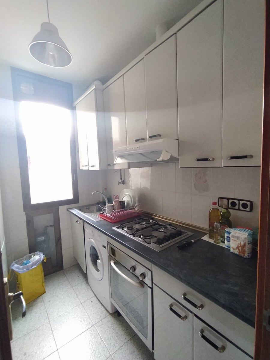 psiquelequele's tweet photo. @heydamargo Hola! En mi piso se quedan libres dos habitaciones para entrar en Julio, aunque podría ser finales de Junio, una más grande y otra más luminosa. Es la zona de Atocha, metro Palos de la Frontera, si te interesa escríbeme y te cuento más. https://t.co/f6veJdtIrI