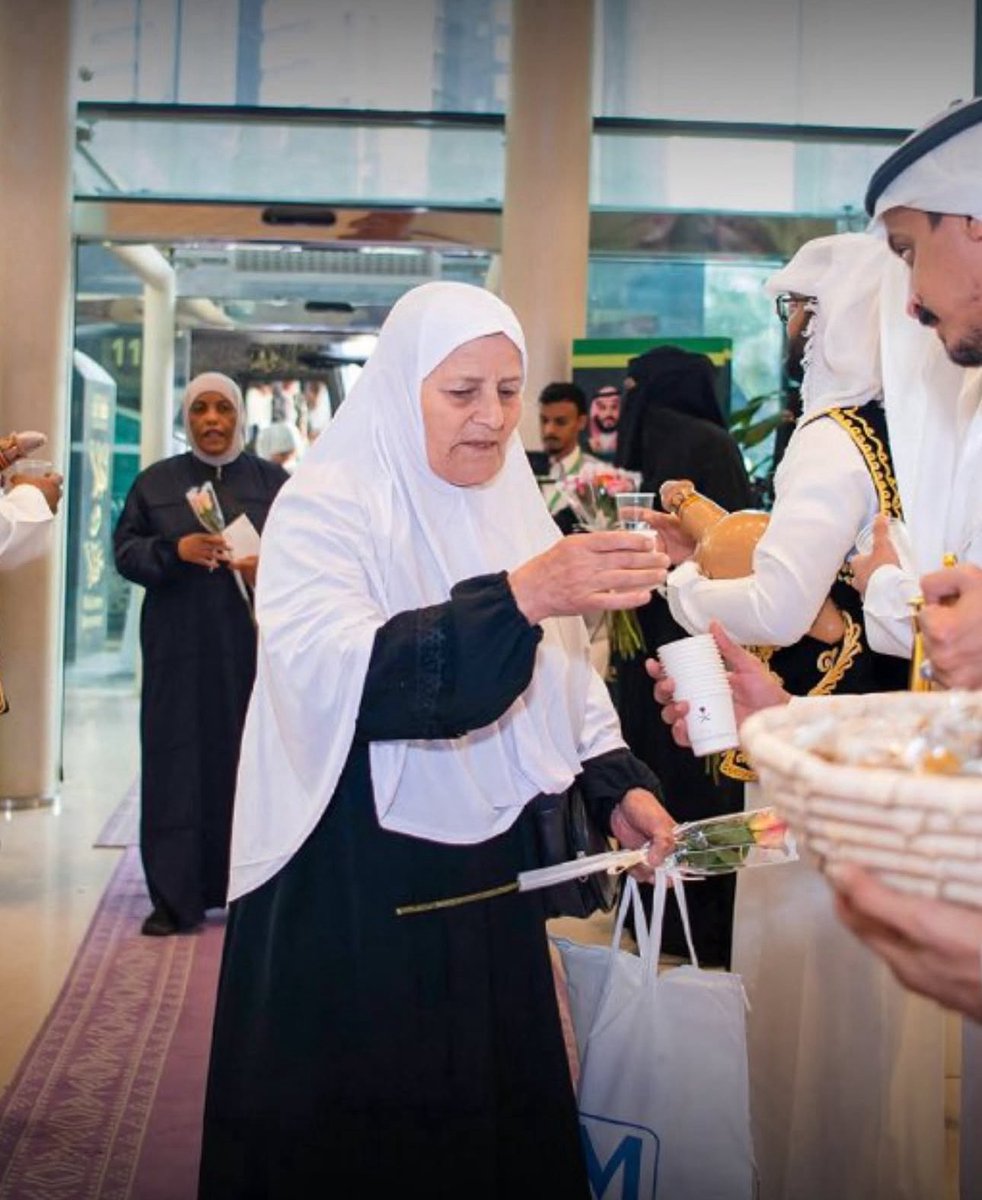 insharifain's tweet image. Families of Palestinians 🇵🇸 Martyrs arrive in the Kingdom for Hajj on invitation from the King