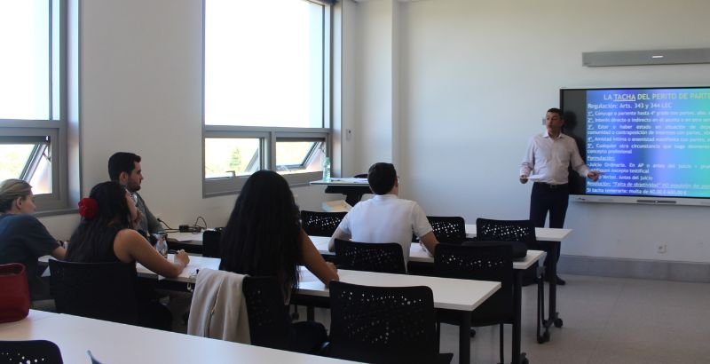 Comunicación Universidad Europea (@ueuropeaprensa) on Twitter photo ➡️📝Los estudiantes de la <a href="/UEuropea/">Universidad Europea</a> profundizan sobre sus conocimientos de oratoria en el Máster de Abogacía y Procura de la mano del D. Sergio Ortas Gigorro.
#practicasjuridicas #interrogatorio
universidadeuropea.com/noticias/los-e… ➡️📝Los estudiantes de la <a href="/UEuropea/">Universidad Europea</a> profundizan sobre sus conocimientos de oratoria en el Máster de Abogacía y Procura de la mano del D. Sergio Ortas Gigorro.
#practicasjuridicas #interrogatorio
universidadeuropea.com/noticias/los-e…