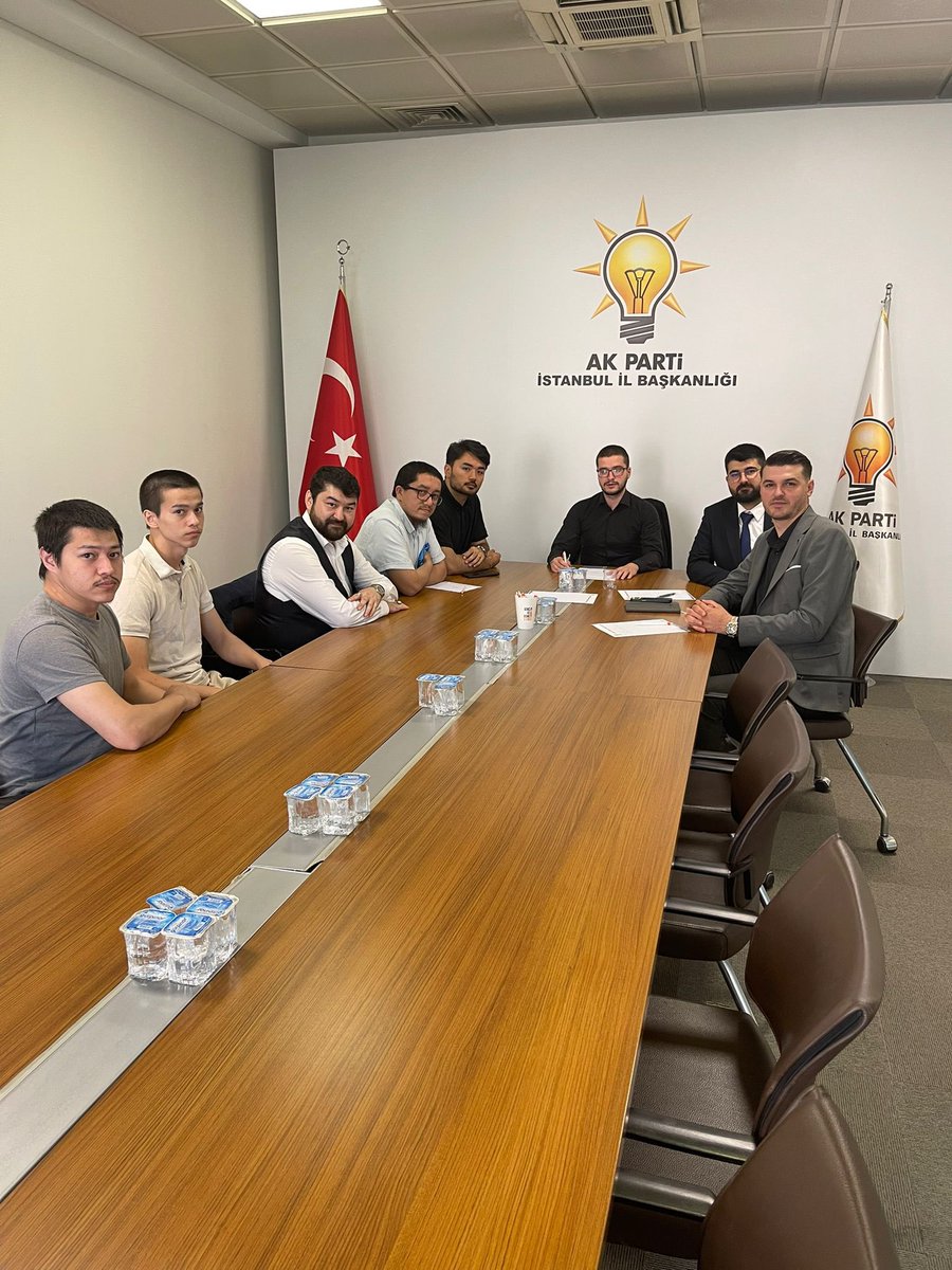 Doğu Türkistan Yeni Nesil Hareketinden bir heyet , AK Parti Gençlik Kolları Dış İlişkiler Birimi, STK’lardan sorumlu Sn. İbrahim Kaş, Sn. Ammar Sever ve Sn. Yasir Alihan Kaya ile gençlere yönelik yapılabikecek çalışmalar hakkında fikir alış verişinde bulunuldu.