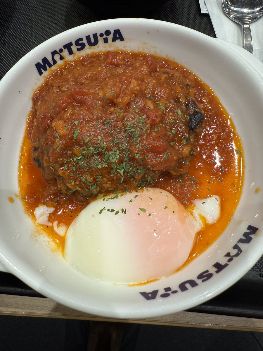 深夜に車をかっ飛ばしてうまトマハンバーグ定食。美味しかった！
