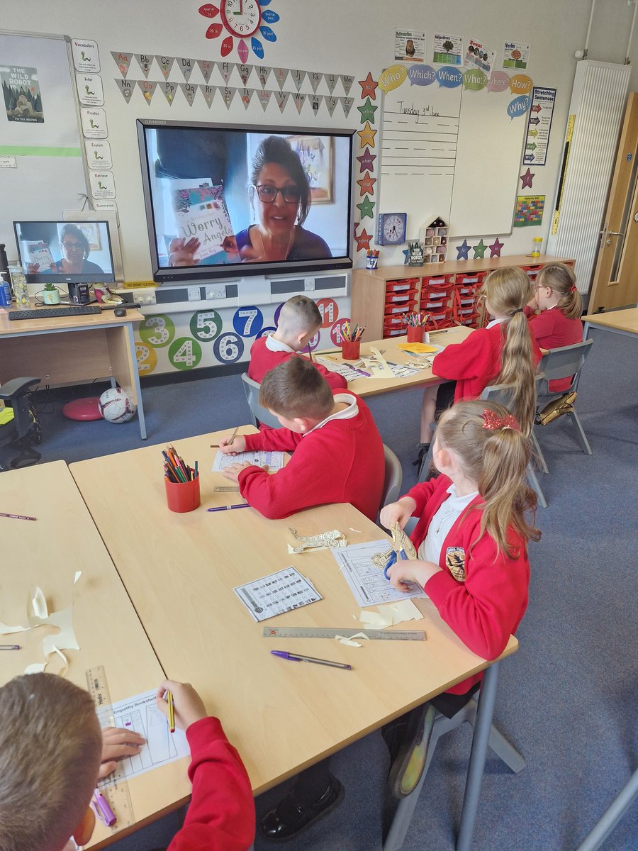 Year3L's tweet image. Today, we watched the #sparkempathy with A.M. Dassu and SitaBrahmachari, all about life as a refugee. We created our empathy glasses to remember that we never know what others are dealing with! @EmpathyLabUK @PrimaryGreat #DANCE