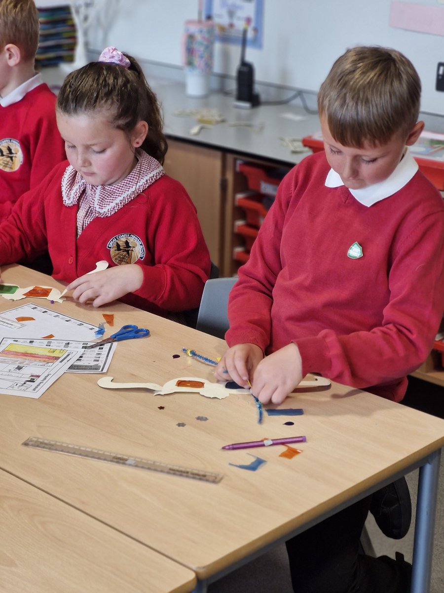 Year3L's tweet image. Today, we watched the #sparkempathy with A.M. Dassu and SitaBrahmachari, all about life as a refugee. We created our empathy glasses to remember that we never know what others are dealing with! @EmpathyLabUK @PrimaryGreat #DANCE