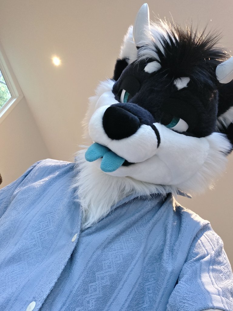 🎶 Those sad eyes, sad eyes
You know I don't wanna say goodbye
Don't cry, don't cry
Just hold me for one last time 🎶