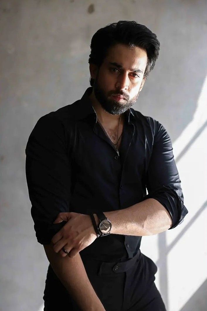 theroyalhobby's tweet photo. #HBDBilalAbbasKhan Ok but the perfection that this photo is. https://t.co/3Z4hTvAnf5
