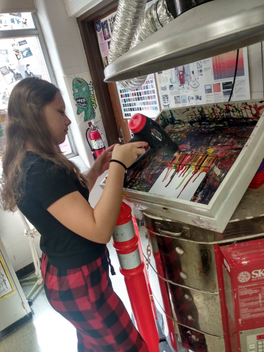 6th graders are experimenting with Melting Crayons their last day of Art! <a href="/D13Warriors/">Westfield School</a> #ilbsd13
