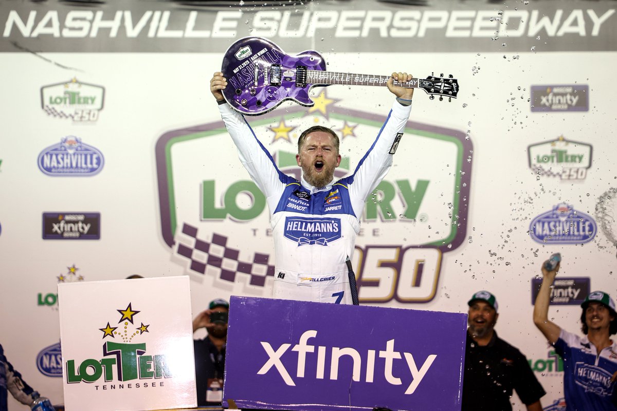.<a href="/TheCW/">The CW</a> got 988,000 viewers for Saturday's NASCAR Xfinity race at Nashville, ending the series' streak of 13 straight events over 1 million to kick off the season, in what was the best start in nine years.
