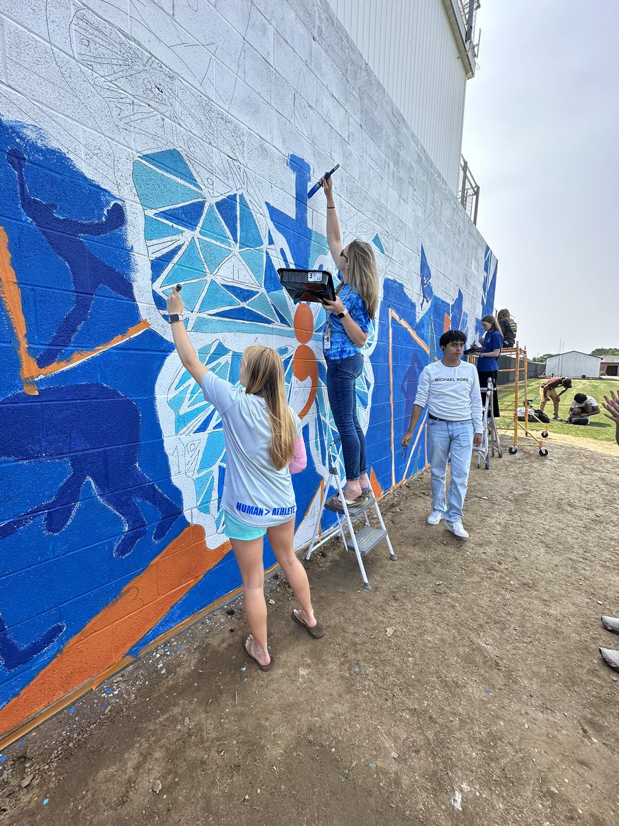 It’s a beautiful day for a beautiful message🎨🖌️Our students &amp; staff have worked all year for this moment, from fundraisers to pickleball, w/a vision to promote the mental well-being of athletes &amp; celebrate our programs. Thus, #MorgansMessage WALL was born.
#SeahawksServe #SeeUs
