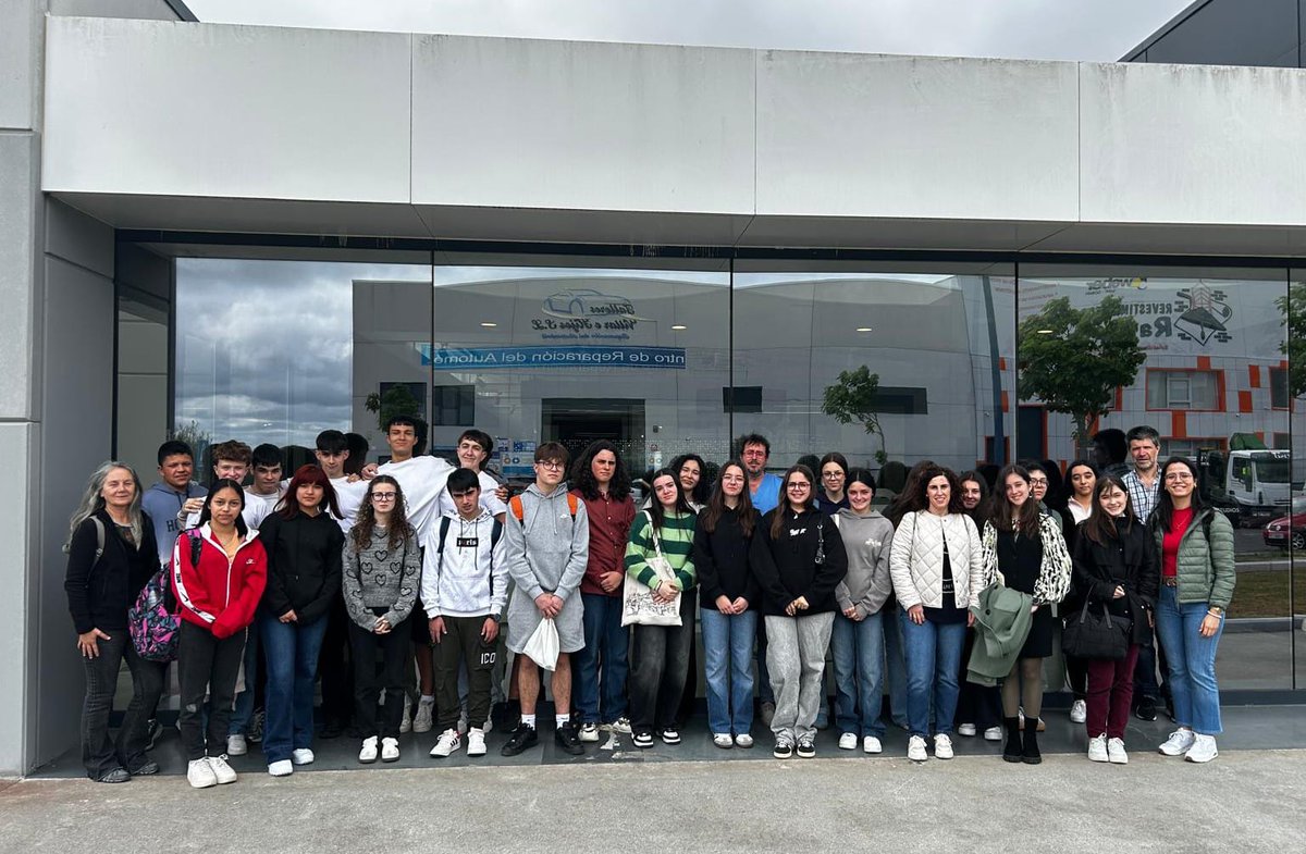 ¡Abrimos nuestras puertas a la ciencia del futuro en nuestro laboratorio de ICM Lugo!

Una iniciativa del Instituto para acercar el papel transformador de la genética y la inteligencia artificial en la prevención al ámbito educativo.