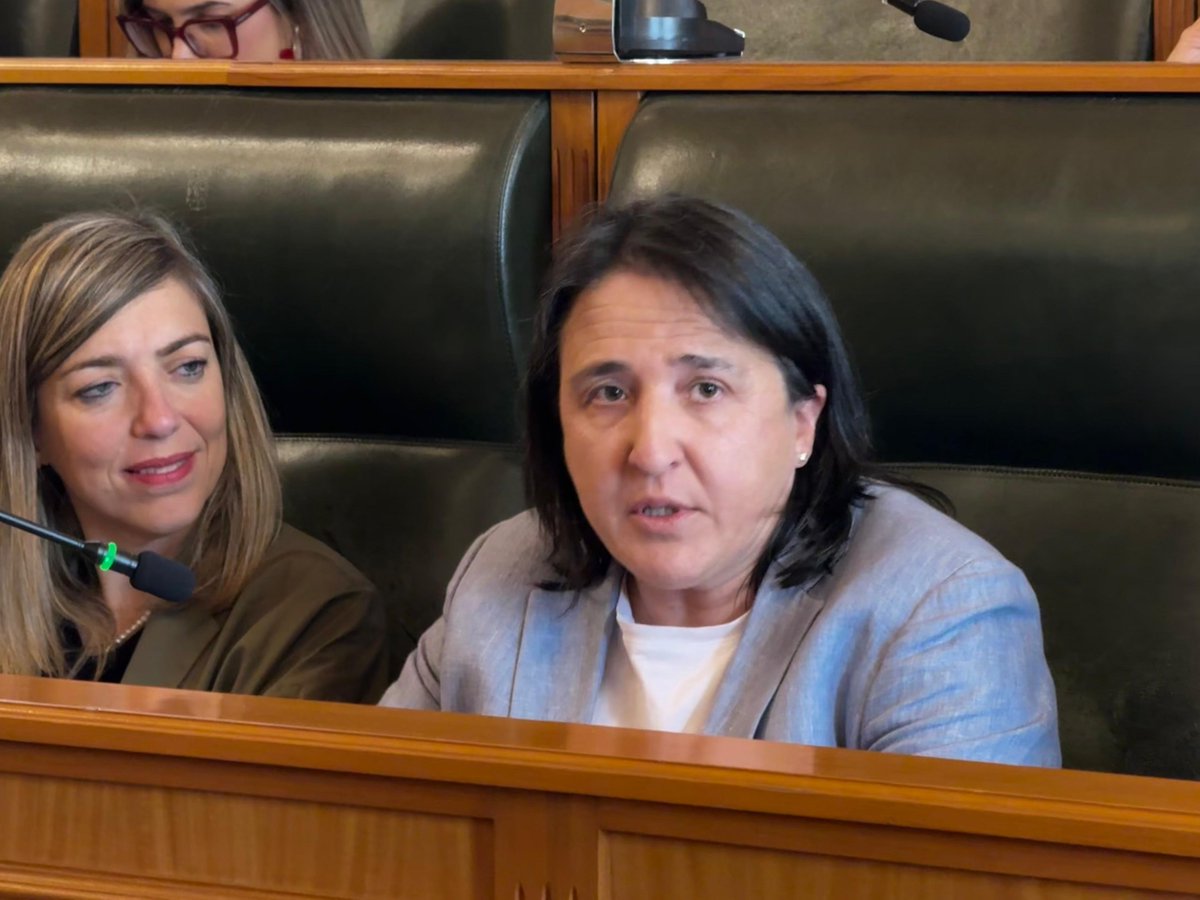 PP | Santiago (@popularesstgo) on Twitter photo ✅ Aprobada por unanimidade a iniciativa presentada pola nosa concelleira, <a href="/YolandaOteroB/">Yolanda Otero Balsa</a>, para o desenvolvemento de distintas accións locais para diminuír o idadismo na nosa cidade, en todos os sectores. ✅ Aprobada por unanimidade a iniciativa presentada pola nosa concelleira, <a href="/YolandaOteroB/">Yolanda Otero Balsa</a>, para o desenvolvemento de distintas accións locais para diminuír o idadismo na nosa cidade, en todos os sectores.