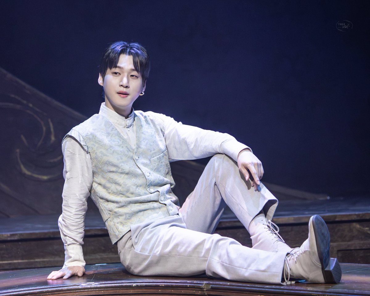 25.06.03 🌙 #와일드그레이
스페셜 커튼콜 • 살로메

알프레드 더글라스 || #김리현