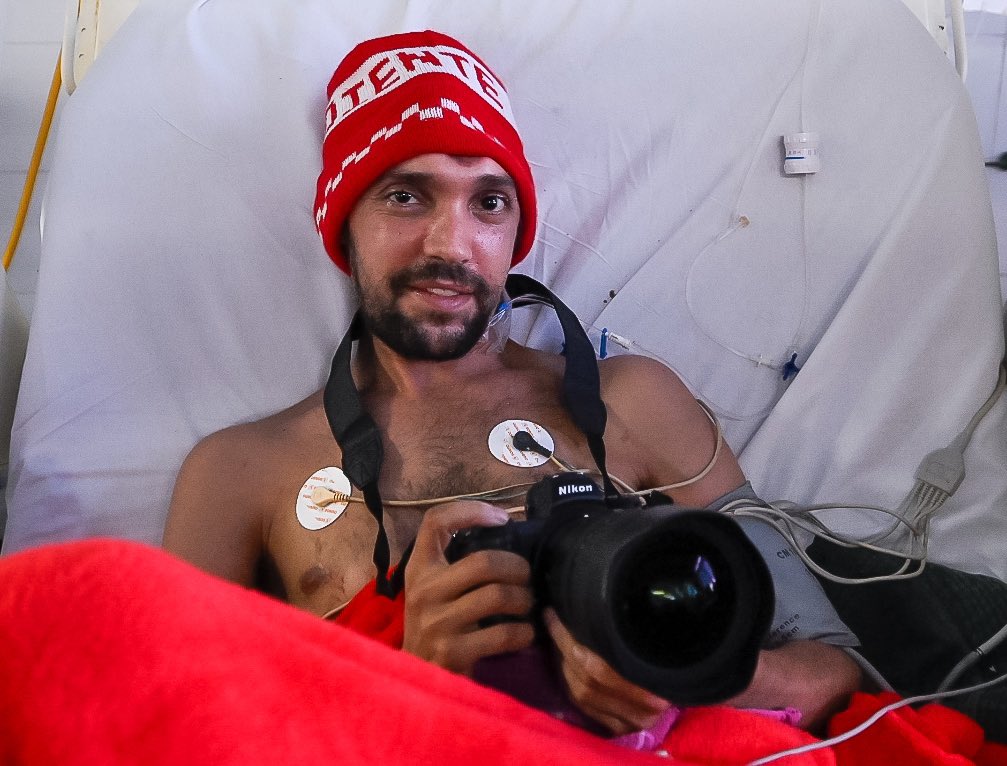 kalofotograma's tweet photo. Y un día soleado, después de 82 días, Pablo Grillo dejó la terapia intensiva. Salió de donde nunca debió estar. Salió con una sonrisa amplia y luminosa. Vamoooo Pablo!!! https://t.co/J5EC5S5X3h
