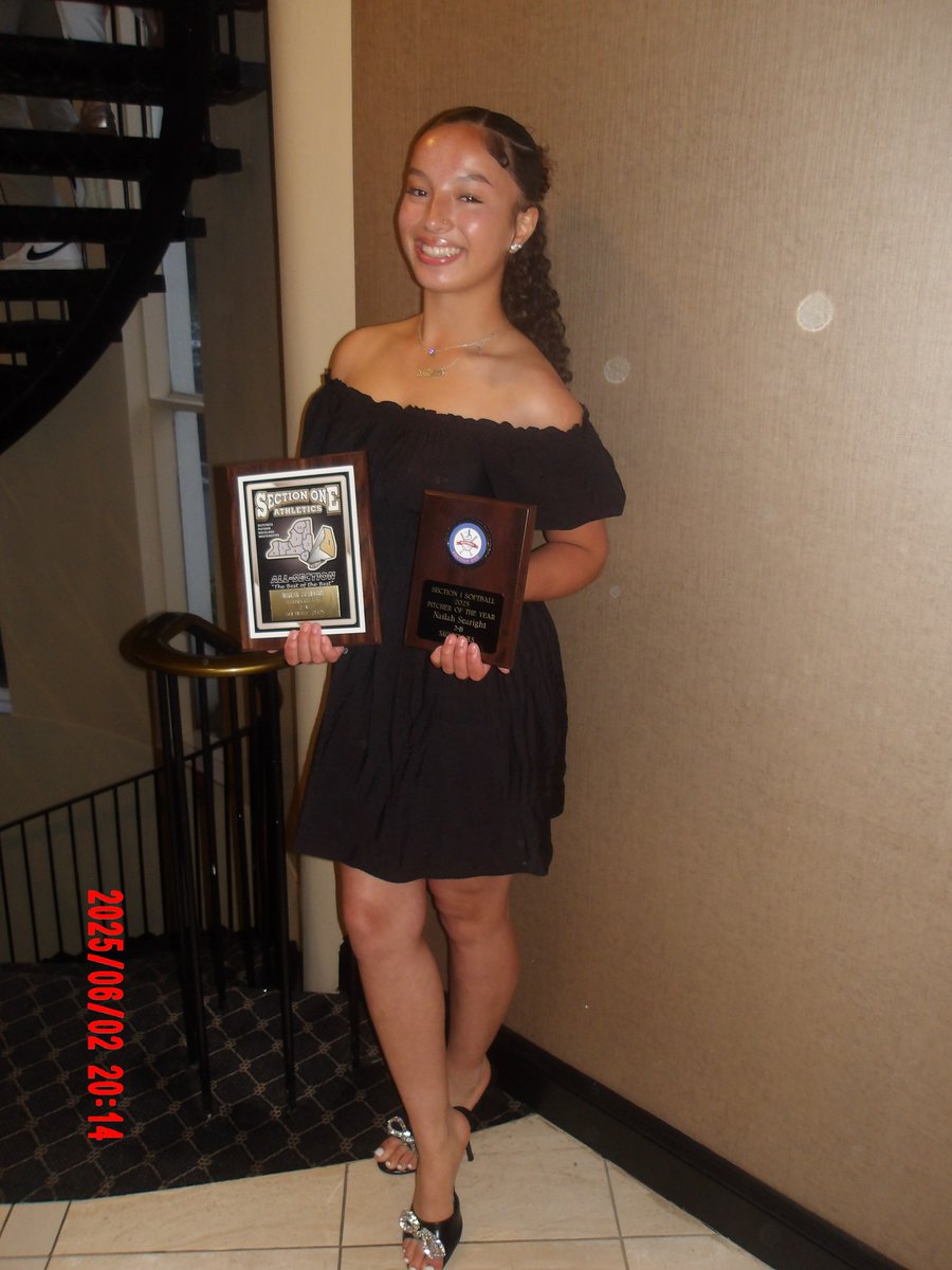 NaiNicole_2026's tweet photo. Pitcher of the Year and All section!!! 🖤 
#lohud #section1 #pitcher #commited #softball #award https://t.co/A7YX2BuiTV