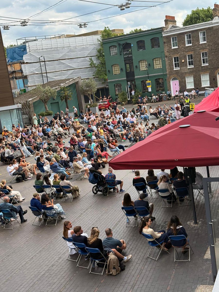 Summer is here and so is Jazz in the Square on the first Sunday at f the month until 7 September. Always popular.

#livejazz #livemusic #liveeventlondon @bermondseysquare