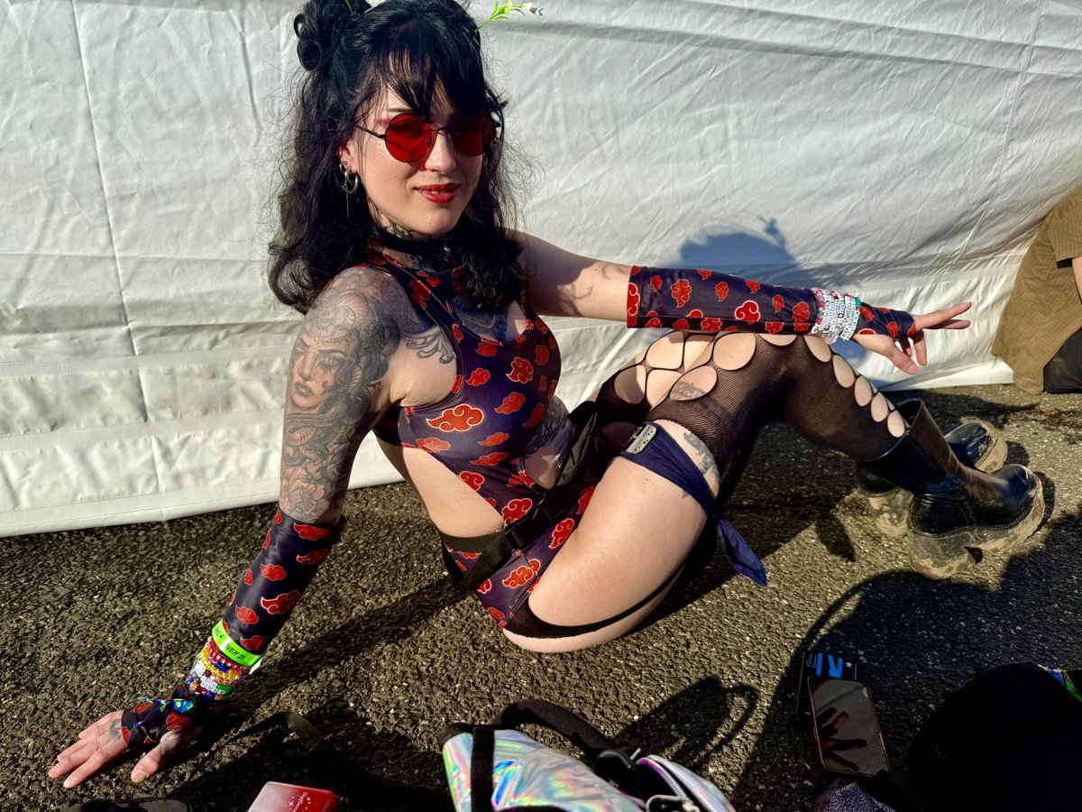 calamitybabes's tweet image. it’s giving… lack of hatred, Sasuke 💅🏻 #ProjectGLOW #festivalseason #wookies #ravebaddie #Akatsuki #NARUTO