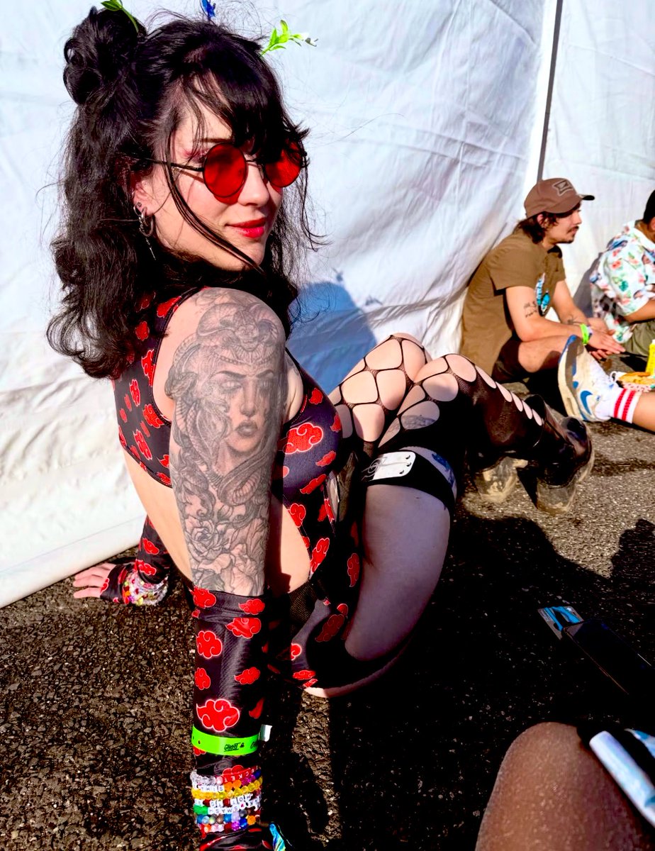 calamitybabes's tweet image. it’s giving… lack of hatred, Sasuke 💅🏻 #ProjectGLOW #festivalseason #wookies #ravebaddie #Akatsuki #NARUTO