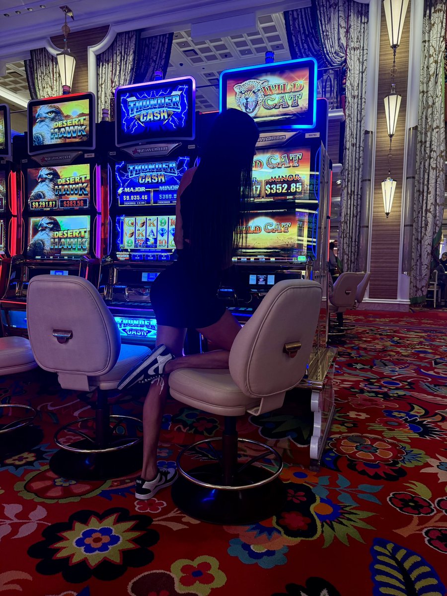 perolared6's tweet image. Be ready to enter my game. 🎰🎯🔥 
📍Encore Boston 
#gamergirl