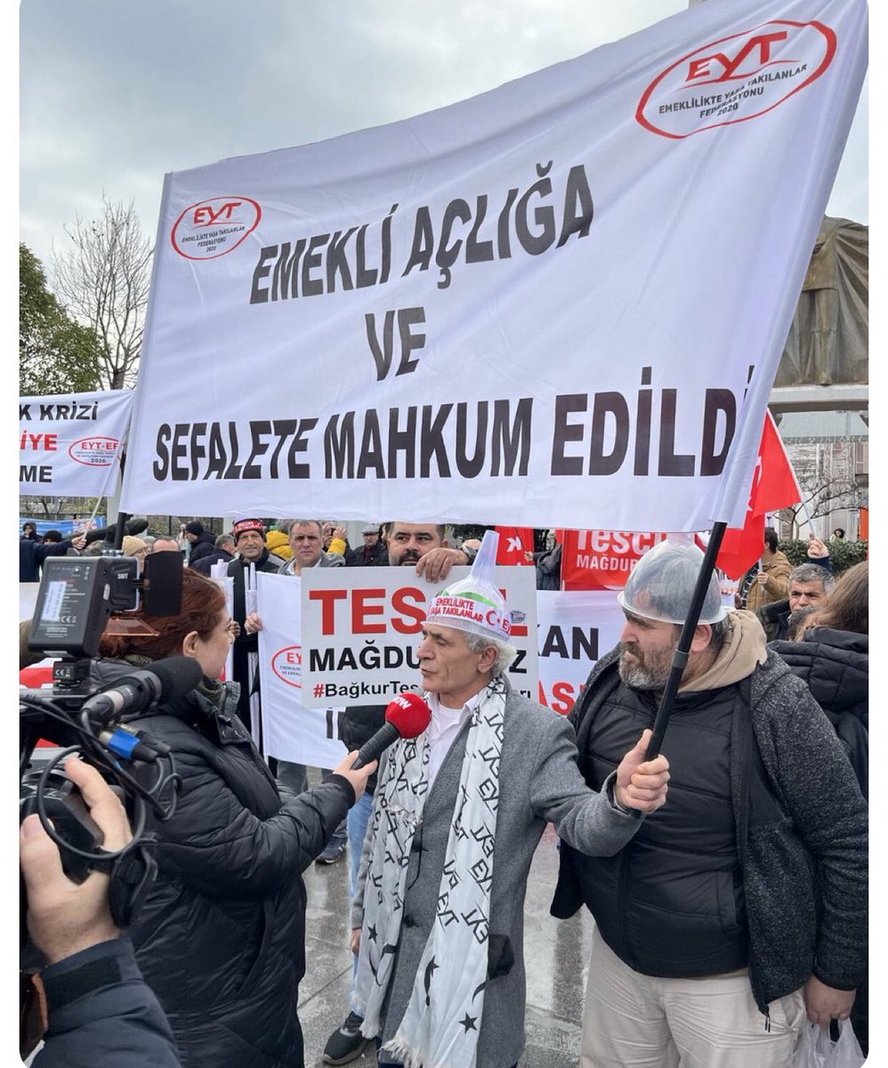 Düşük gösterilen #enflasyon rakamlarıyla ,düşürülen Aylık Bağlanma Oranlarıyla 

Emekliler Açlığa VE SefaleteMahkum Edildi

#EmekliTüikKurbanı
#5000KısmiGüvenKurbanı