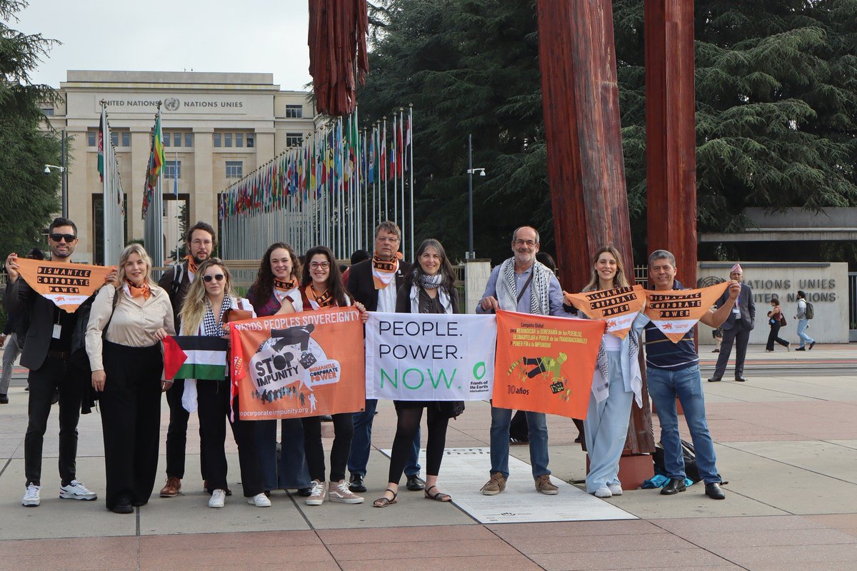 Esta semana nos encontramos en Ginebra, en las negociaciones intersesionales para un #TratadoVinculante que obligue a las empresas transnacionales a rendir cuentas por sus violaciones de #DerechosHumanos.
Un sistema que permite la impunidad corporativa no beneficia ni a las