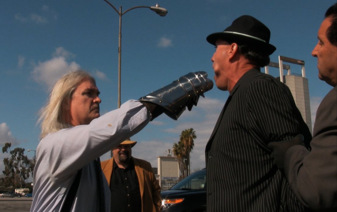 Cellphone in cheek: the SCAMMERHEAD faces
a long and bloody termination of his ability to keep
on yapping.
@scammerhead now streaming for free on @tubi:
tubitv.com/movies/1000162…
And #fawesome:
fawesome.tv/movies/1063497…
#filmnoir #neonoir #tubi