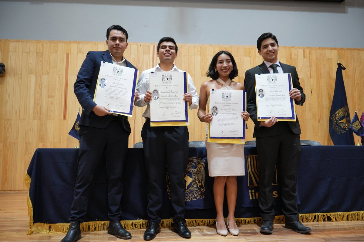 🎓 ¡Felicidades generación 2025!
Hoy en el IIMAS tuvimos la clausura de la Licenciatura en Ciencia de Datos, con entrega de diplomas a pasantes y celebramos a cuatro nuevos licenciados y licenciada.📜✨

#IIMAS #LicenciaturaCienciaDeDatos #Egresados2025