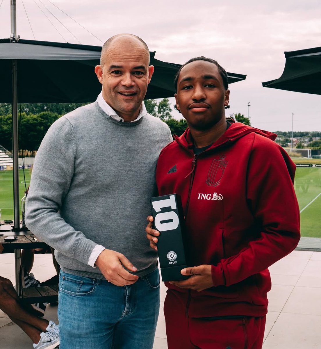 🇧🇪⭐️ | Jorthy Mokio, Nicolas Raskin et Malick Fofana ont été récompensés pour leur 1ère cap en tant que Diable Rouge 🧢 

(<a href="/BelRedDevils/">Belgian Red Devils</a>)