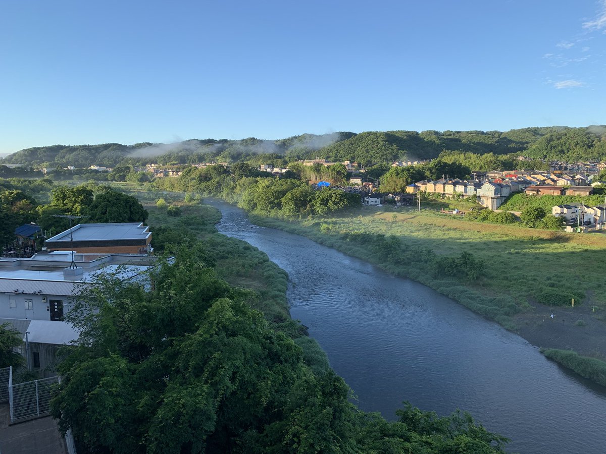 早朝から消防車のサイレン🚒
様子見にベランダに出ると川の上には川霧が、今日は暑くなるとの事。
暑さ対策して仕事頑張ります💪
おはようございます☀