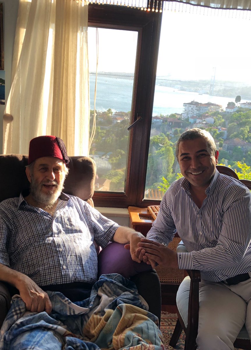 Canlı yayın yaparken, içimden “Üstad biraz abart mıyor musun?” diye kendi kendime sorular sordum…
“Hakkını helal et Üstad; anlayamamışız anlattığını!” diyerek sana verdiğim selam ve niyazlarımı umarım ki duyuyorsundur. Hak Teâlâ sana rahmeti ile muamele etsin.