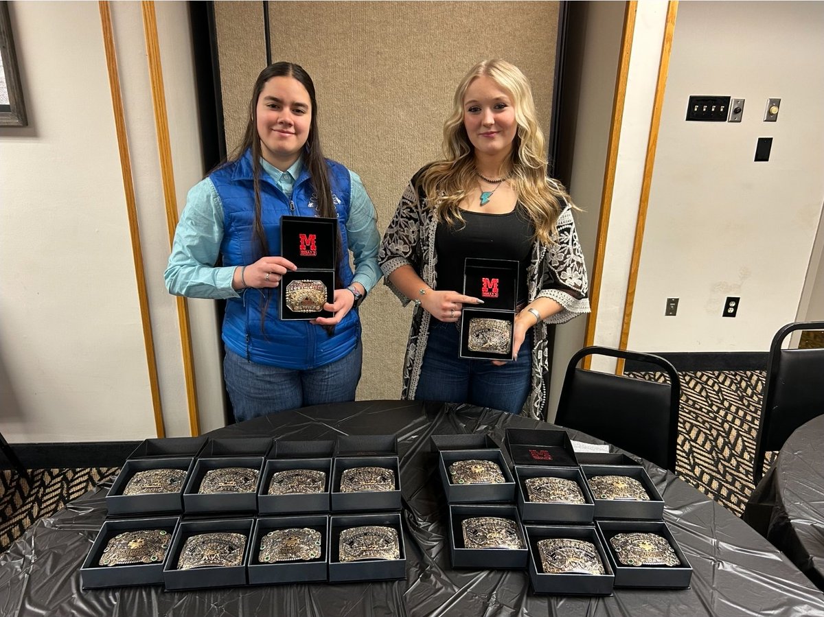 Congratulations to our Equestrian athletes, Lauren Morris and Annaliese Eshler! 
We are so proud of each of you! 🏇

Not only have they each received letters, but they were also recognized at their OFQHA Banquet.

Way to go, Lauren and Annaliese! Leopard pride.