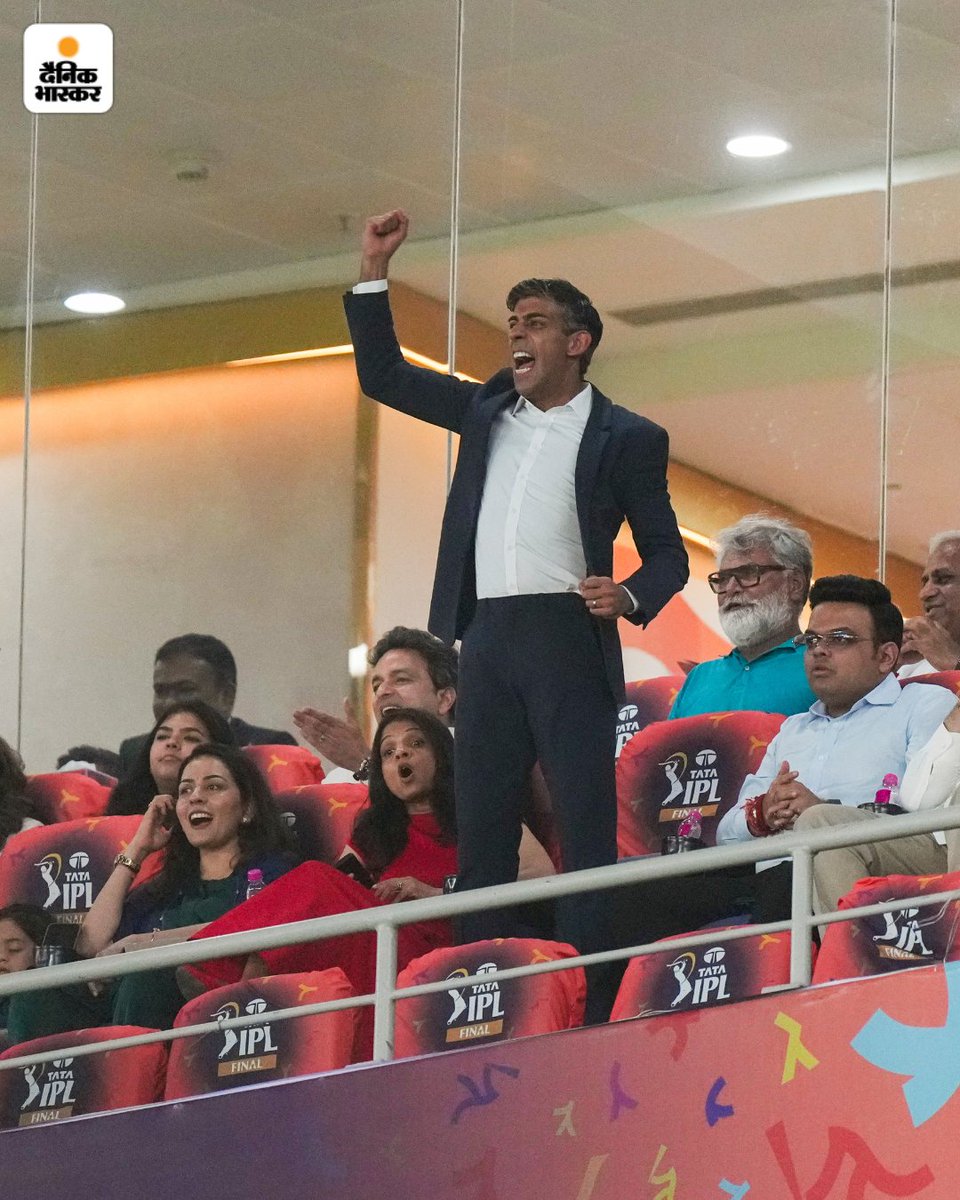 Trend_VKohli's tweet photo. AURA of the franchise is so GOATed that the  Former Prime Minister of the UK is supporting us. https://t.co/kSnxq2HeIJ