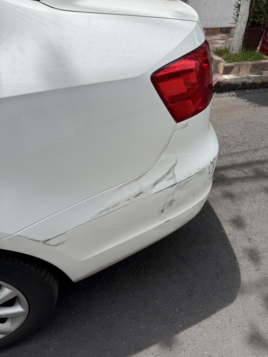JorgeWg's tweet photo. Coche gris me chocó venía en sentido contrario H69bpx camioneta gris en av toluca Álvaro Obregón @UCS_GCDMX https://t.co/D9wpf1pltz