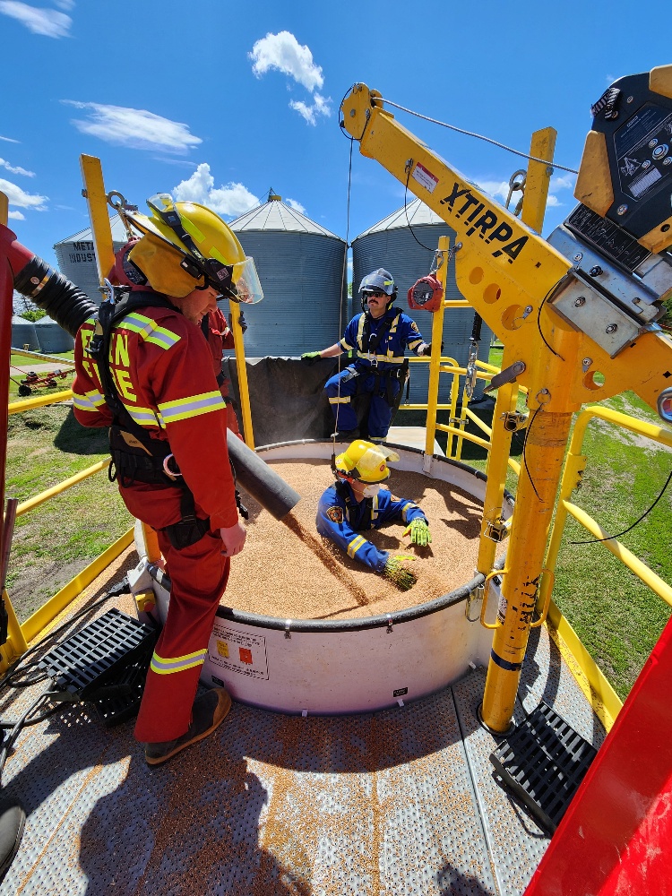 🚨 G3 is proud to continue our support for <a href="/planfarmsafety/">CASA/ACSA</a>’s BeGrainSafe program in 2025! G3 est fier de poursuivre son soutien au programme BeGrainSafe de <a href="/planfarmsafety/">CASA/ACSA</a> en 2025!

Read more ▶️ bit.ly/4jwQQqA
En savoir plus ▶️ bit.ly/4koNmYf