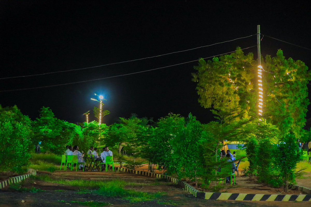 Once the epicenter of long wars, the recovery of Degahbour town is uplifting. Nothing symbolizes the peace and tranquility that replaced the tension and trauma that used to define this town more than the new Degahbour Public Park, where families nowadays spend their