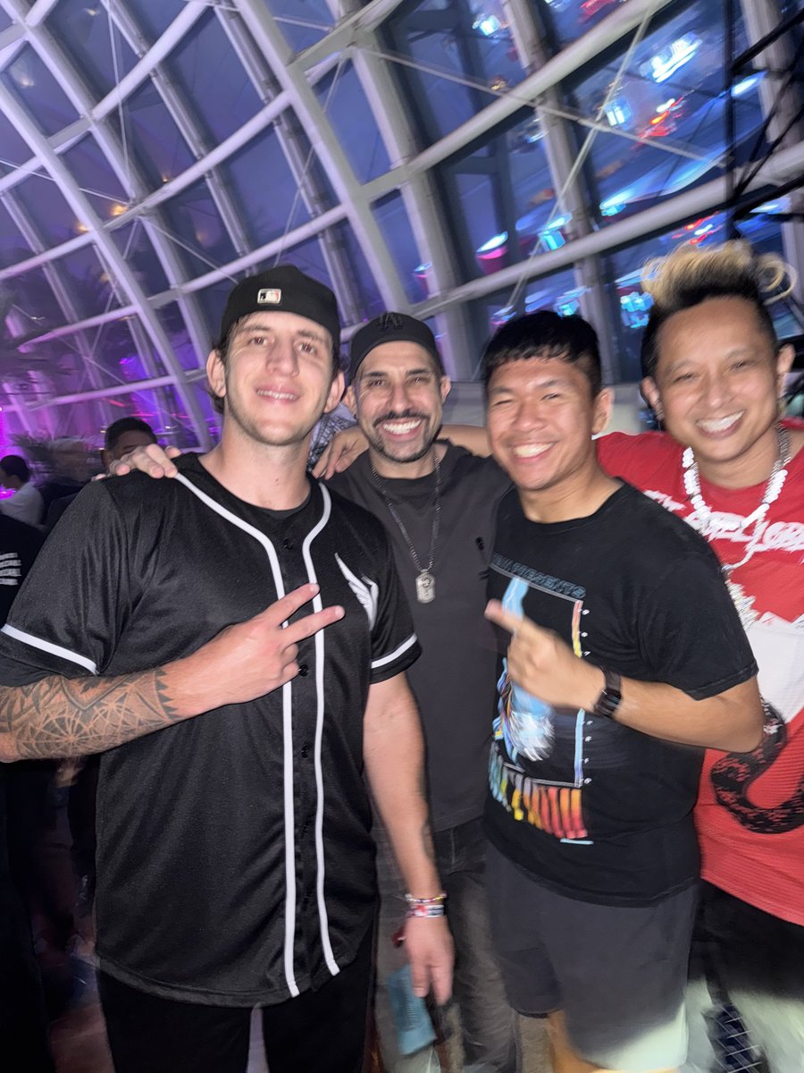 This past weekend, I had the honor of sharing the stage with DJs I’ve long admired, along with meeting many new friends.

I’ve never been more motivated as a DJ/artist &amp; can't wait to see where this journey goes.

Thank you <a href="/justinbanusing/">justin 🐧</a> <a href="/andfriendsfest/">&FRIENDS Festival</a> for the opportunity! 🎵