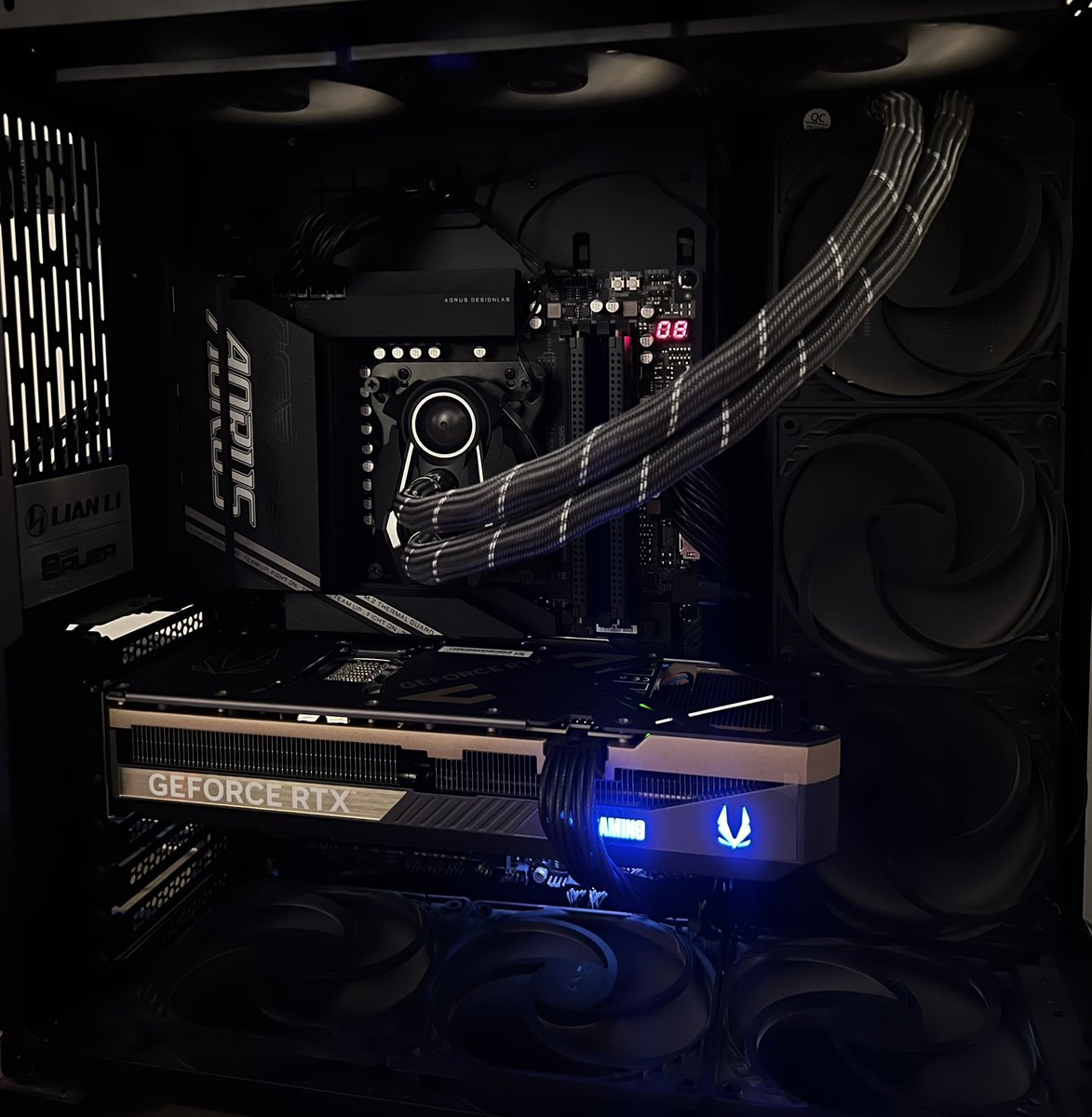 ماشاء الله تبارك الله  جهاز جديد وهذي القطع قبل وبعد :

EVGA RTX 2080 Super
・ZOTAC RTX 5080 Solid Core OC

Intel Core i9-9900K
・Ryzen 7 9800X3D

G.Skill Trident Z Royal 64GB
・T-Create DDR5 32GB 6000MHz

Corsair RM 750W Gold
・ASUS TUF Gaming 1000W Gold

GIGABYTE Z390 AORUS Pro