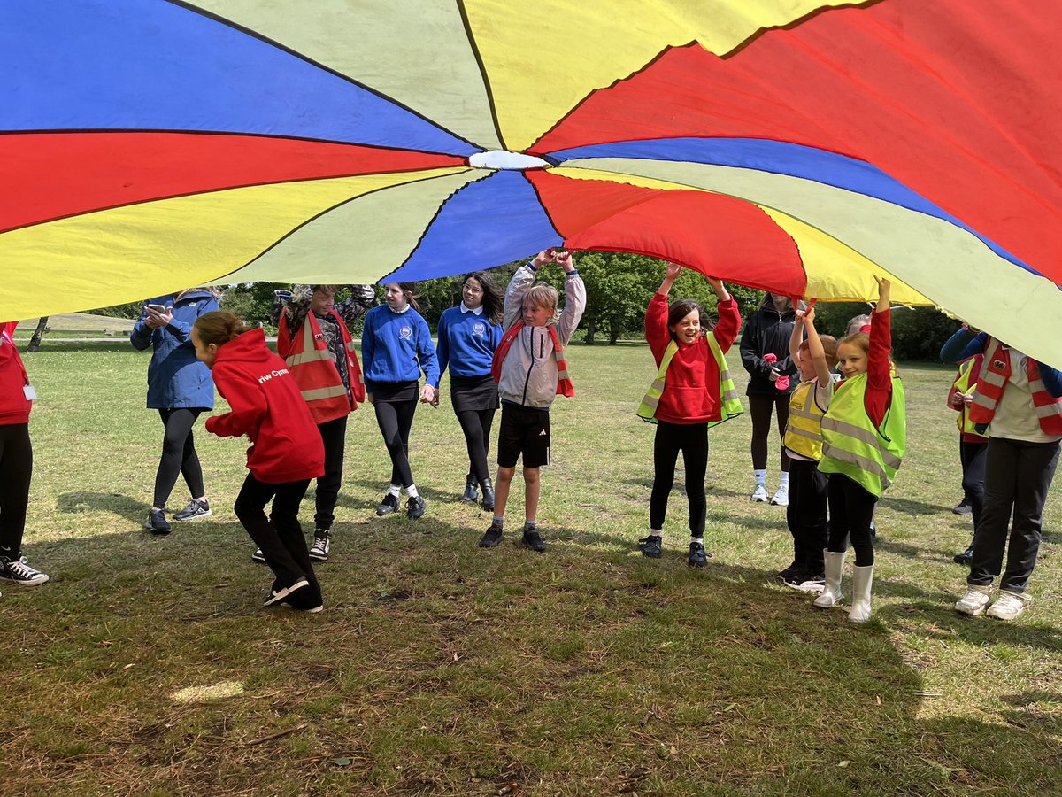 Our Criw Cymraeg met down the estuary to teach  our cluster schools' Criw Cymraeg lots of new Welsh games! Roedd hi'n hwyl! Ffrindiau newydd! 🎳🎲⚽️🏏